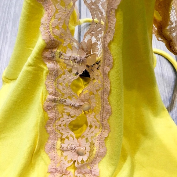 ***SOLD***Wet Seal Yellow Top w/ Beige Lace Trim - Picture 2 of 6
